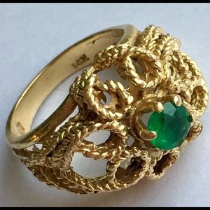 14k yellow gold and emerald stone ring
